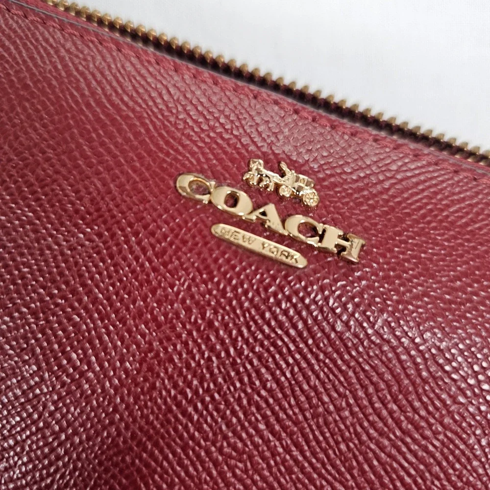 Coach Burgundy Crossgrain Leather Accordion Zip Wallet Wristlet Gold Hardware
